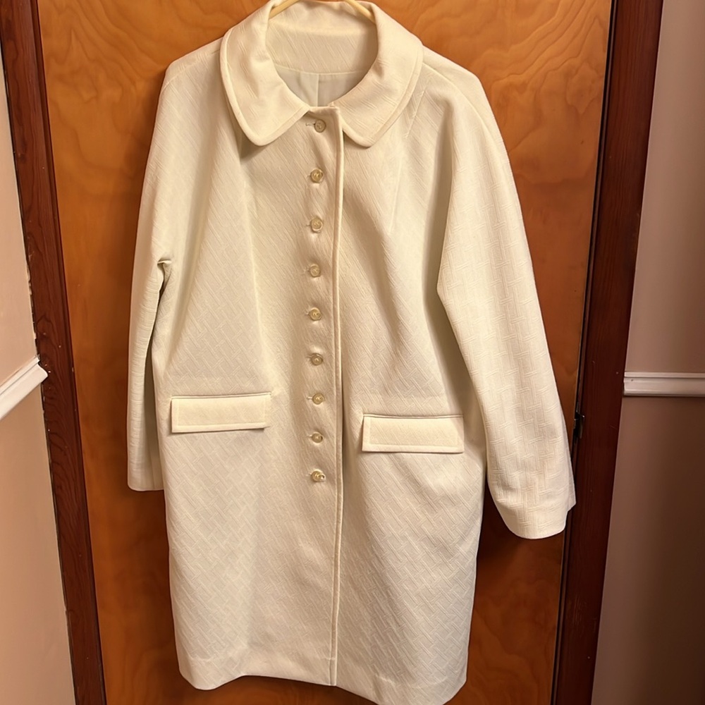 UNBRANDED VINTAGE DOUBLE KNIT CREAM COLOR COAT SIZE 20